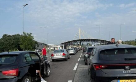 A ljeto tek stiže… Povratnici s mora čekali sat vremena da uđu u Hercegovinu