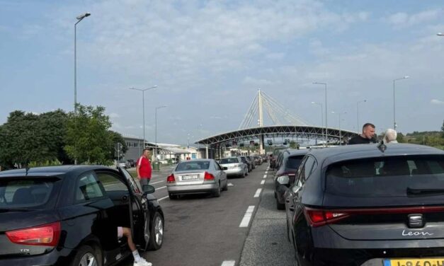 A ljeto tek stiže… Povratnici s mora čekali sat vremena da uđu u Hercegovinu