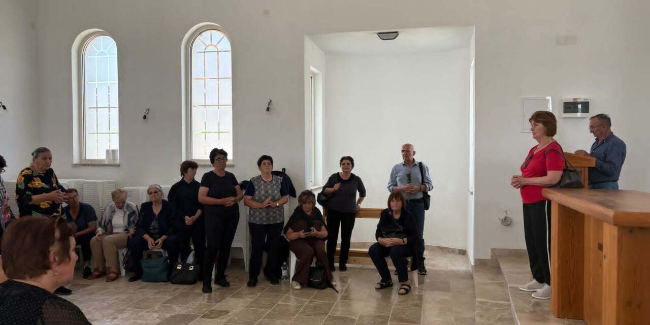 Umirovljenici iz Posušja posjetili Memorijalno groblje Bile i Park prirode Goranci