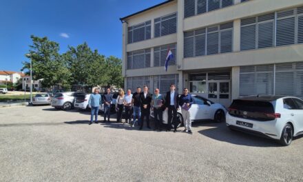 U POSUŠJU DODIJELJENA VOZILA KORISNICIMA PROJEKTA „KLIMATSKI NEUTRALNA ŽUPANIJA ZAPADNOHERCEGOVAČKA”