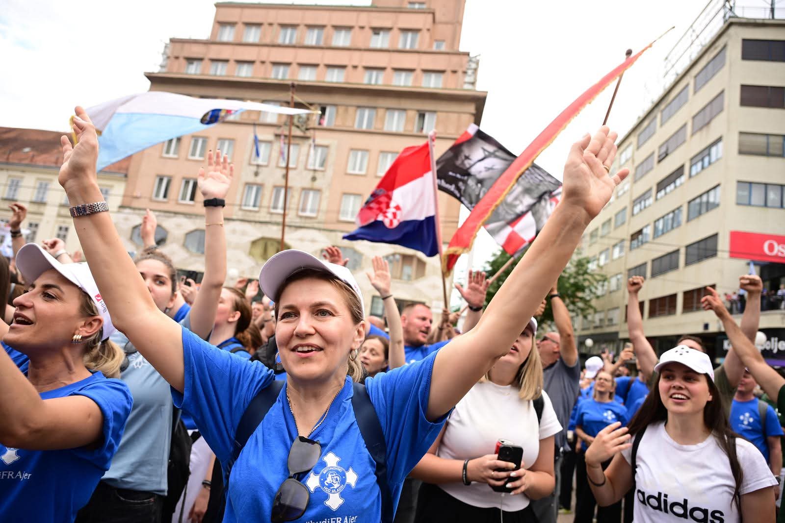 TISUĆE MLADIH na Antunovskim hodu: Rijeka vjernika zakrčila ulice