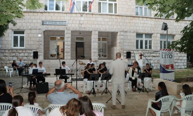 Koncert popularne glazbe ispunio Trg hrvatskih branitelja u Posušju