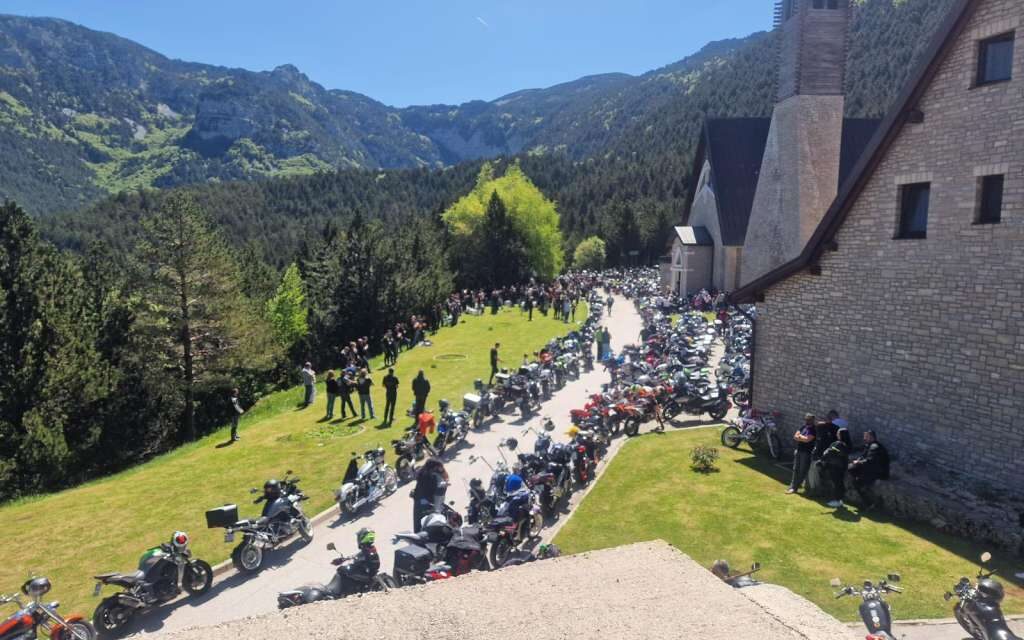 Stotine motorista na Blidinju: Održano peto motohodočašće u Masnoj Luci