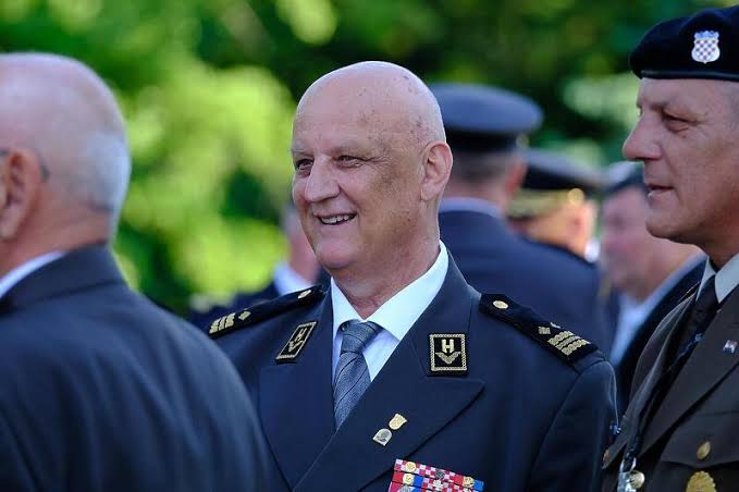 Generale, drži se! Rojs je u bolnici, liječnici prate njegovo stanje Generale, drži se! Rojs je u bolnici, liječnici prate njegovo stanje