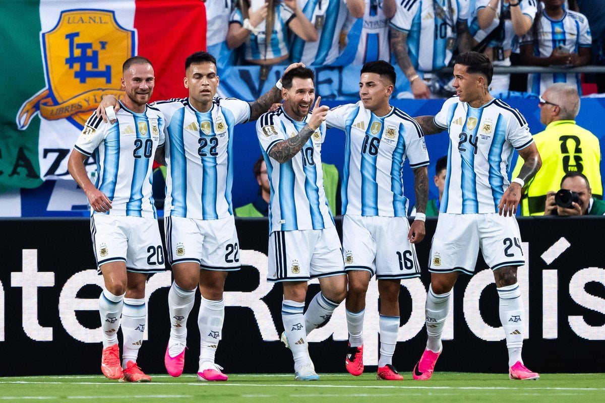 Messijev hat-trick Alžiru, dostigao Klosea!