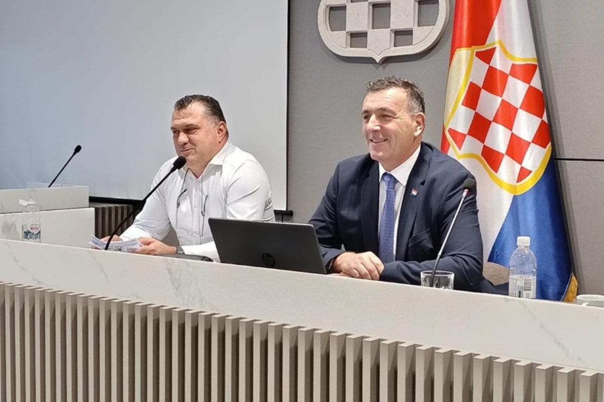 Vlada ŽZH odobrila 560.000 KM za kulturu, imenovan novi v. d. direktora Poduzeća za duhan Vlada ŽZH odobrila 560.000 KM za kulturu, imenovan novi v. d. direktora Poduzeća za duhan
