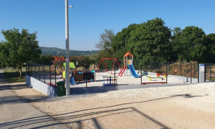 Mladi iz Čutura izgradili dječje igralište