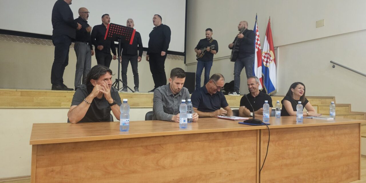 U Posušju predstavljena knjiga Dijete u središtu sporta, predstavljač bio i Igor Štimac