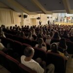 Pred vratima raja – predstava koja kroz humor donosi snažnu poruku o životu i vjeri