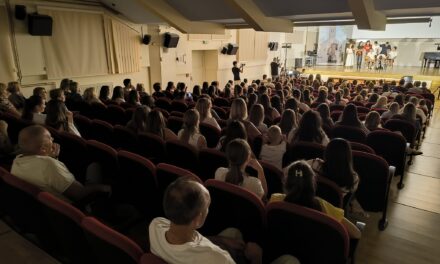 Pred vratima raja – predstava koja kroz humor donosi snažnu poruku o životu i vjeri
