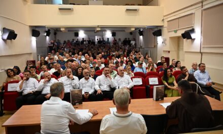 Stopama predaka: U punoj kinodvorani predstavljena knjiga o rodoslovlju posuških Jukića autora Marija Jukića
