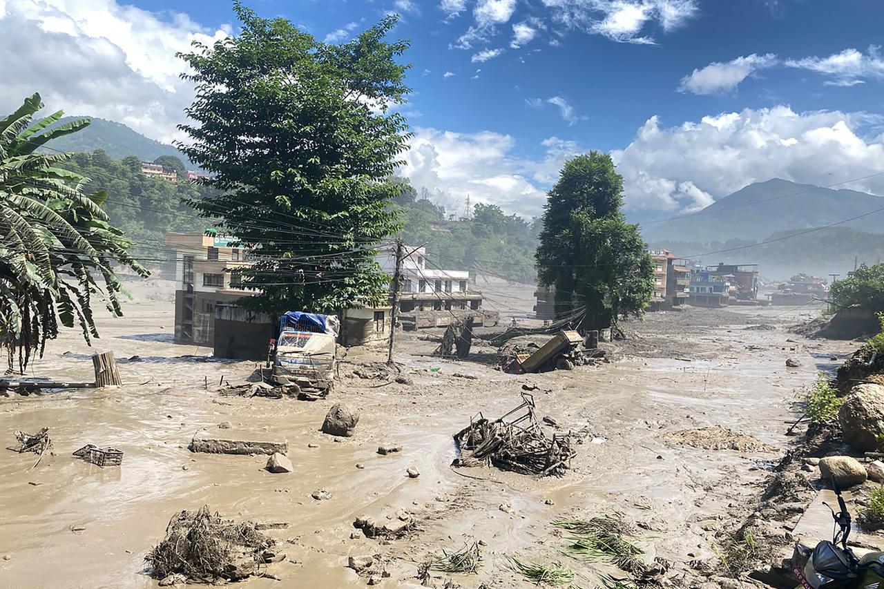 Razorne bujične poplave u Nepalu: raste broj mrtvih, stotine nestalih Razorne bujične poplave u Nepalu: raste broj mrtvih, stotine nestalih