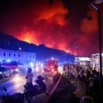 Požar u Lokvi Rogoznici došao do Omiša, čekaju se kanaderi, ima ozlijeđenih