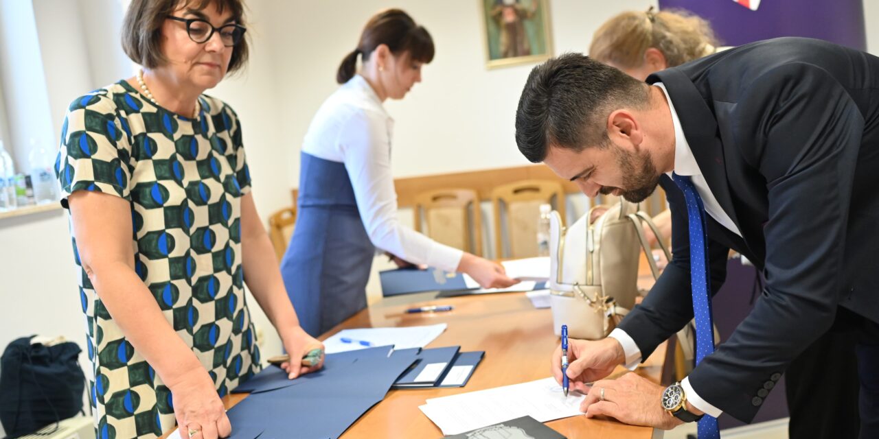 Posušju više od 600.000 eura iz Hrvatske: Novac za dvoranu, školu, ERC i Meljakušu