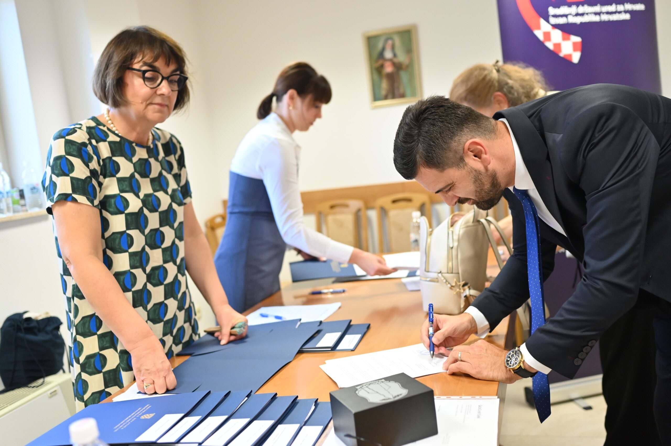 Posušju više od 600.000 eura iz Hrvatske: Novac za dvoranu, školu, ERC i Meljakušu