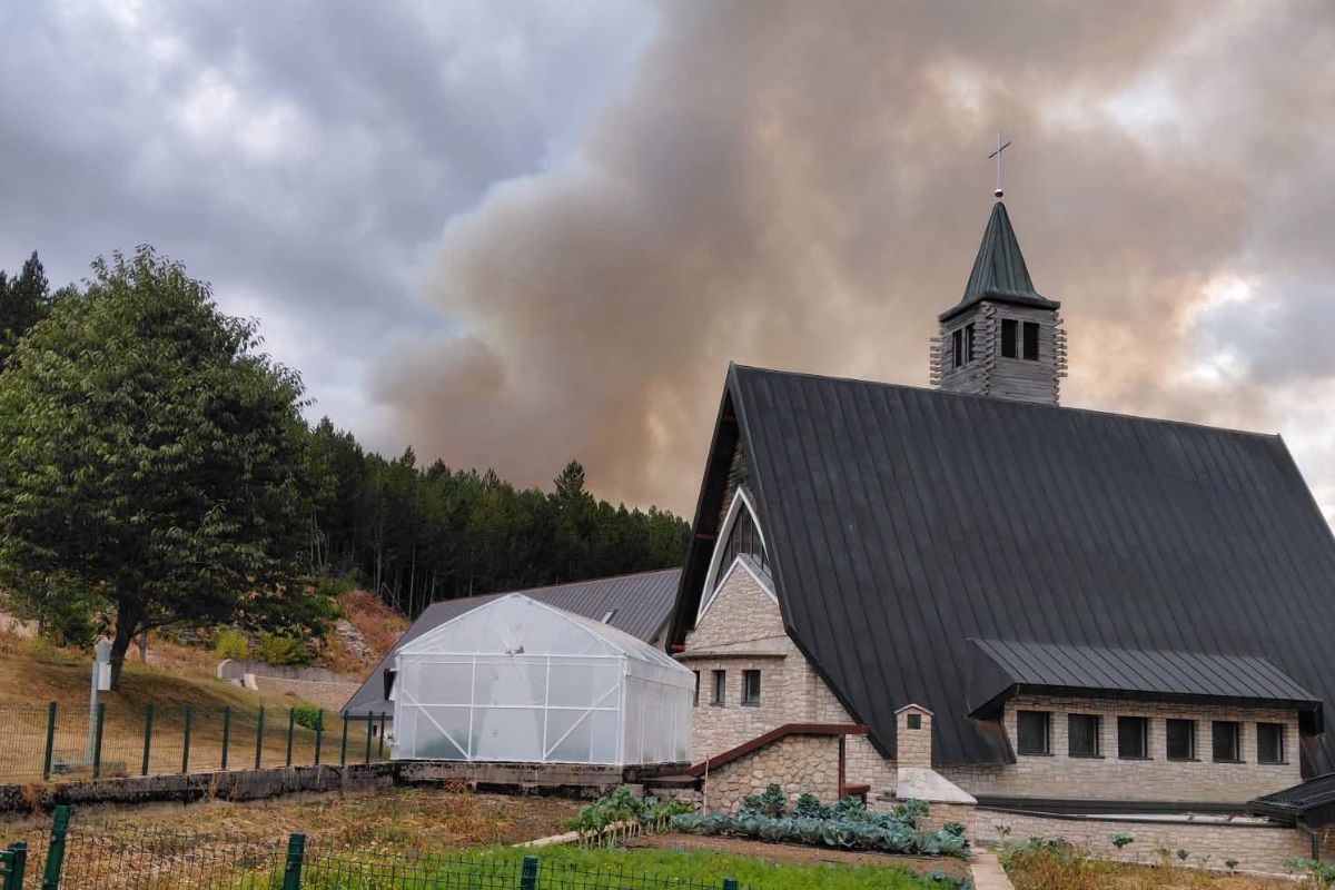 Hrvatski kanaderi i sve raspoložive snage obranili Blidinje i Masnu Luku od požara