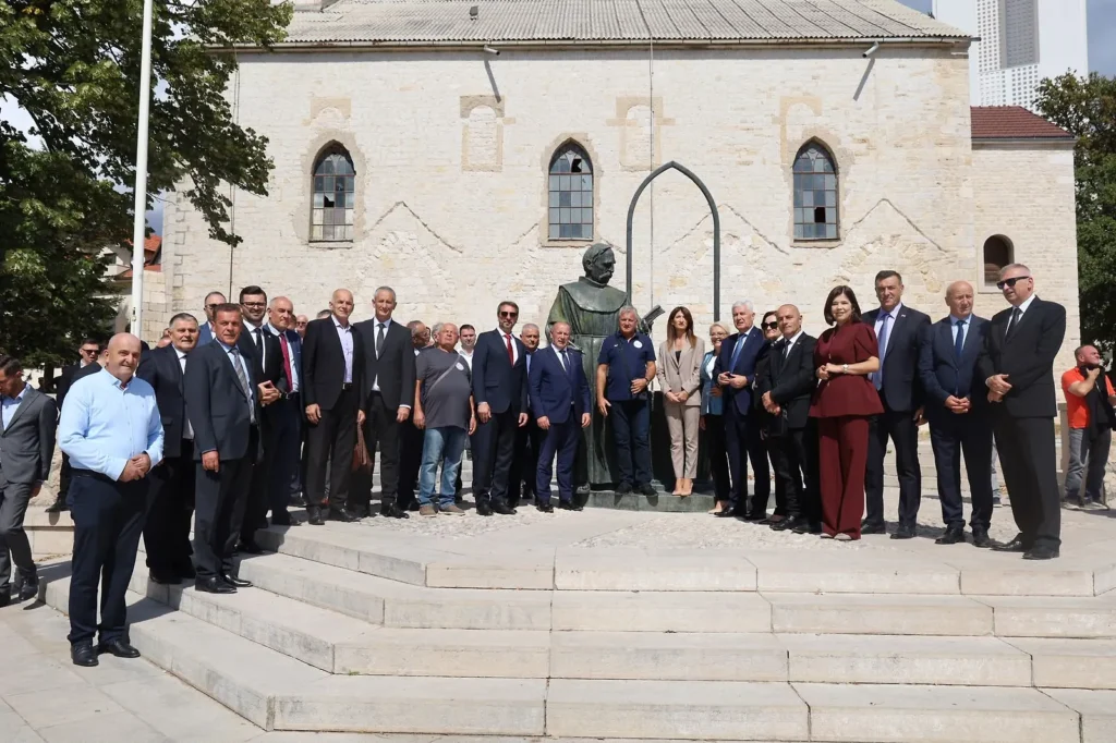 Snažna poruka iz Posušja: Generacija branitelja nije mogla birati vrijeme, ali je znala kada treba stati Snažna poruka iz Posušja: Generacija branitelja nije mogla birati vrijeme, ali je znala kada treba stati
